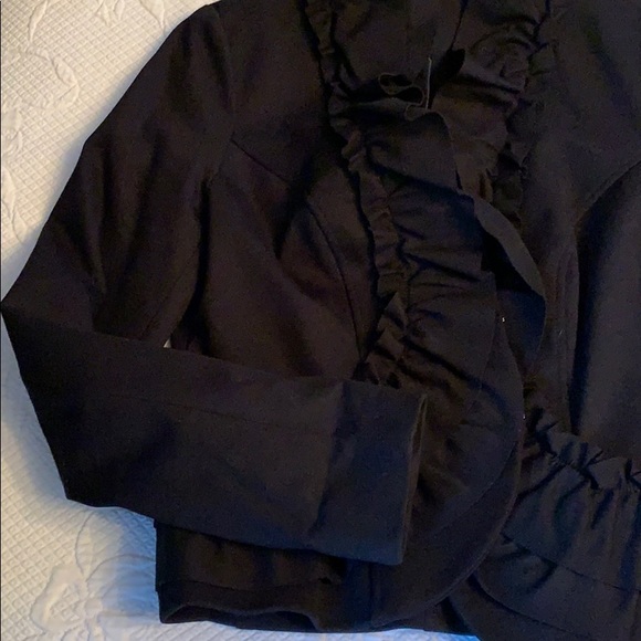 🖤Black Ruffle Blazer🖤 - Picture 5 of 8